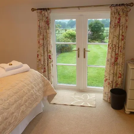 The Coach House Bed & Breakfast Stafford Exterior photo